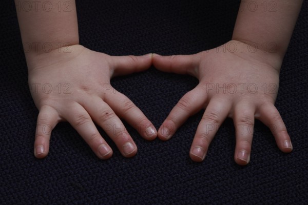 Hand of a child, 5 fingers, 5 fingers, thumb, palm, hands, fingertips, finger-tip, finger-nails,