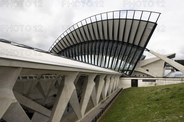 Architect: Calatrava, reception hall and southern platform hall from the south-east