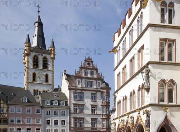 Hauptmarkt 14 on the right, so-called Steipe, around 1430, in the centre: Hauptmarkt 13: upper