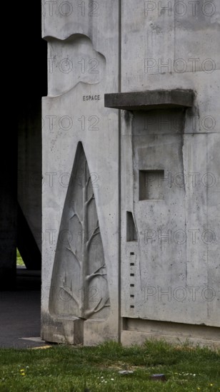 Le Corbusier, Unite d'Habitation, 1965 to 1967, concrete relief on the plinth: tree and cloud