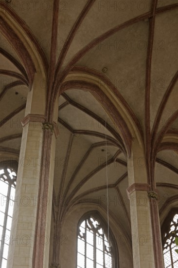 Nave, view of the north-eastern pillars and the vault of the side aisle, St., Sankt, Saint