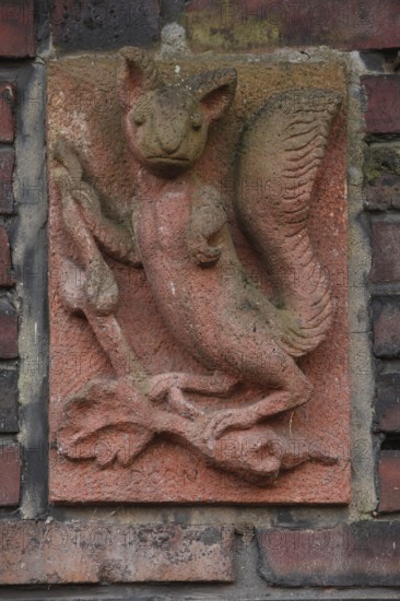 1926-1927 Architect: Figge, relief at a house entrance, squirrel, sculptor: Dorn