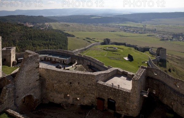 Spiské Podhradie, Kirchdrauf (Church Village), Spissky Hrad (Spiš Castle)
