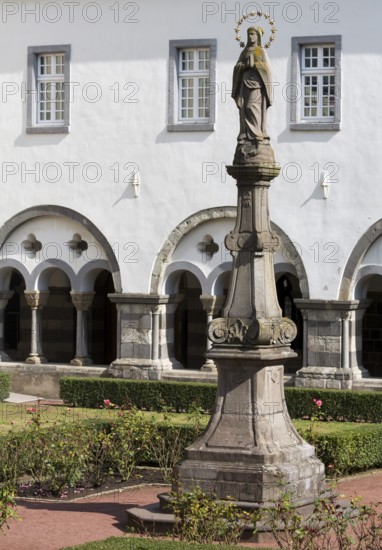 Marienhof (cloister), statue of the Virgin Mary in front of the eastern cloister wing