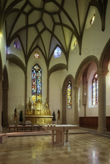Choir with neo-Gothic high altar, St., Sankt, Saint