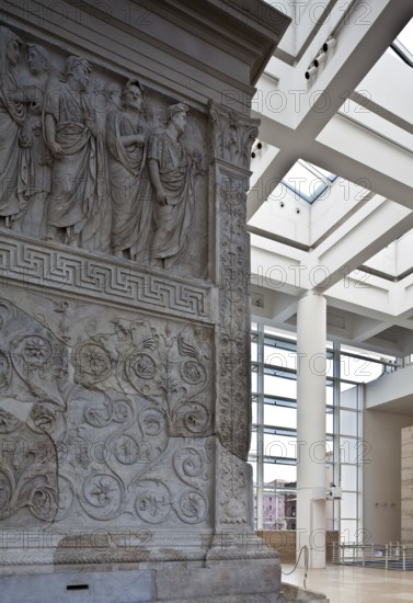 New museum building 2006 by Richard Meier, Great Hall with altar