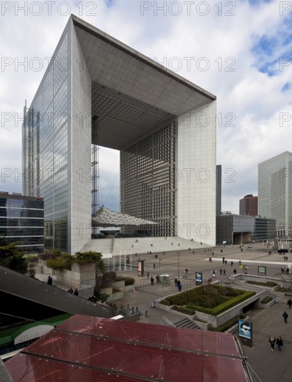Office and conference building LA GRANDE ARCHE, 1984-89 by Johan Otto von Spreckelsen, cube-shaped