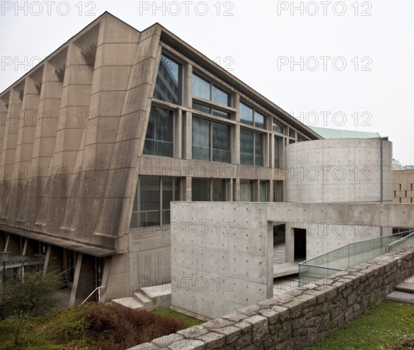 Interdenominational meditation room, 1995 by Tadao Ando, view from the east, left building by