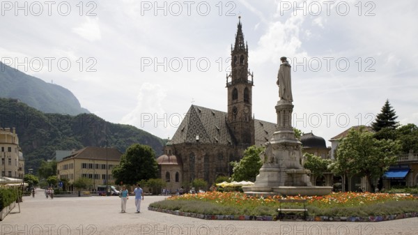 Bolzano, Cathedral and Piazza Walther with a monument to Walther von der Vogelweide. The Cathedral