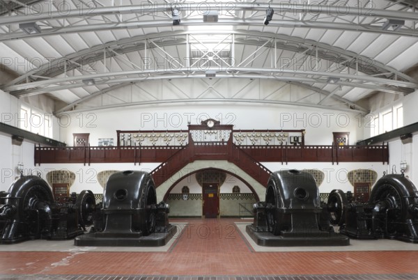 Turbine hall, Francis turbines and generators, with the control centre (control room) for control