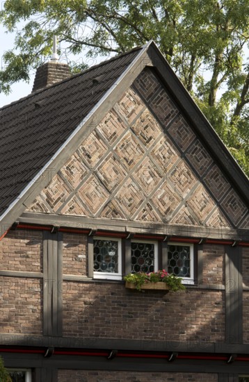 West side, built ca. 1933-1935, architect: Friedrich Kühnen, gabled pitched roof