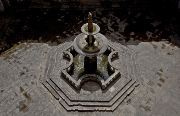 Christusritterburg, main cloister, fountain, St., Saint, Saint