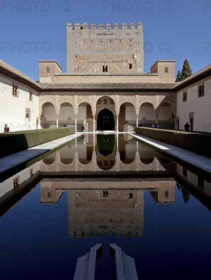 Court of the Myrtles (Patio de los Arrayanes, Mirtos) to the north, Comares Tower at the back