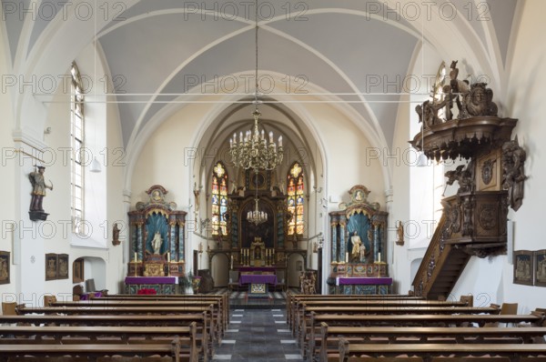View to the east with pulpit, St., Sankt, Saint