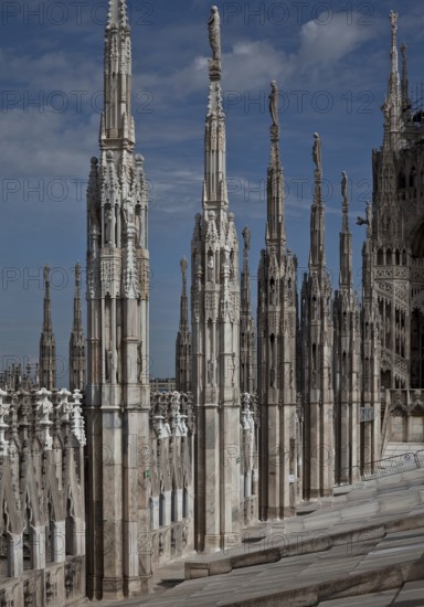 Roof terrace, part of the northern parapet made of wimpergen with cross flowers and pinnacles of