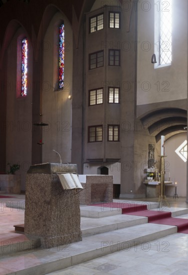 St Anton's parish church 1927 by Michael Kurz, interior, ambo and choir, St, Sankt, Saint