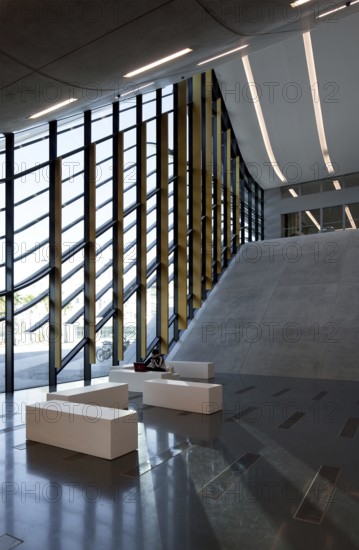 Montpellier, multi-purpose building PIERRESVIVES, built 2006-2012 by Zaha Hadid, Vestibühl, ground