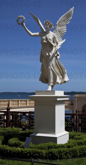 Victoria above the Orangery, design 1837 by C. D. Rauch, zinc casting for Schwerin from 1857 lost,