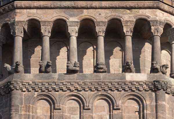 Worms, St Peter's Cathedral, west choir, dwarf gallery with so-called Worms capitals and figures,
