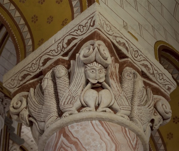 Capital of a column in the ambulatory, mythical creature and sinner, St., Sankt, Saint
