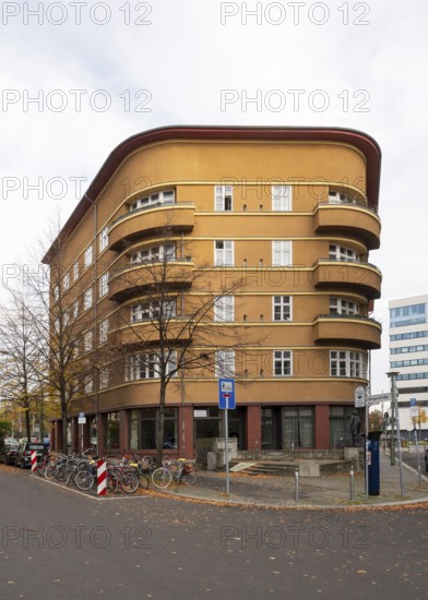 Berlin, Rosa-Luxemburg-Platz, block of houses by Hans Poelzig, built 1927-1929 by Hans Poelzig