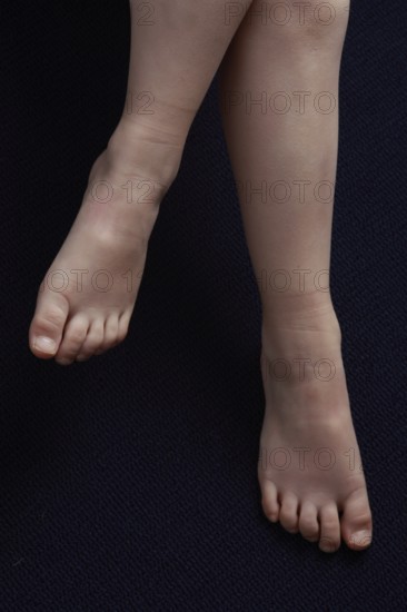 Children's feet, feet of a child, ankle, toe, big toe, toe, in dex toe, middle toe, calf, calf,