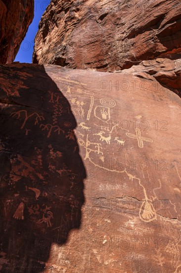 Atlatl Rock with rock carvings of the Nuwu and Southern Paiute, petroglyphs, Valley of Fire State