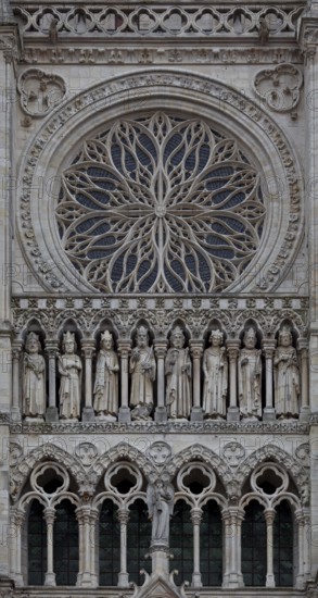 Start of construction 1220, west façade, section with rose window and royal gallery, St., Sankt,