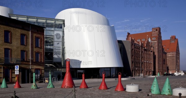 Stralsund, Ozeaneum and warehouse at Hansakai