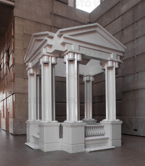 Palacio de Abraxas 1982 by Ricardo Bofill, Temple