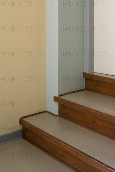 Jena, Villa Auerbach, built in 1924 by Walter Gropius, living room, steps to the study
