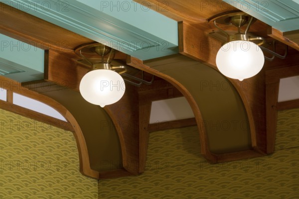 Built in 1902/1903 by Henry van de Velde and extended in 1911. Lamps in the library