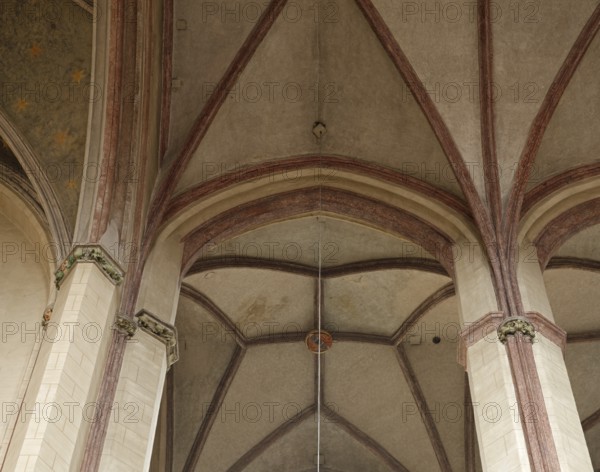Nave, view of the south-eastern pillars and the vault of the side aisle, St., Sankt, Saint