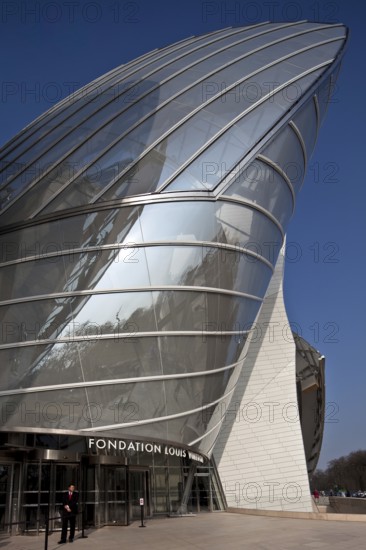 Architect Frank O. Gehry, opened in 2014, view from the west with main entrance
