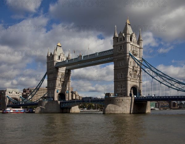 Built 1886-1894, twin towers 65 m high, clearance height 43 m, view from the west