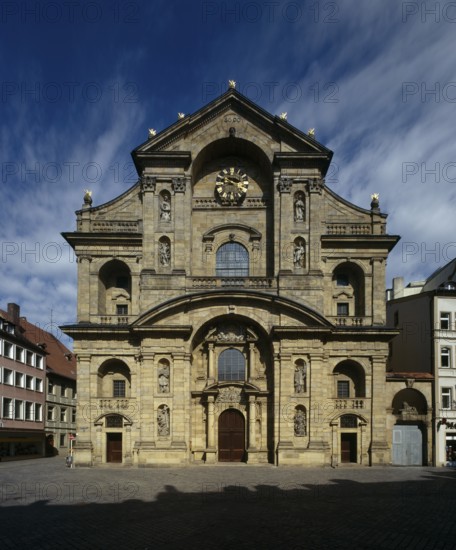Facade of the parish church of St Martin, completed in 1690, St, Sankt, Saint