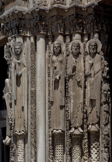 1195-1260 Main construction period, west façade, royal portals 1145-70 with biblical kings, queens,