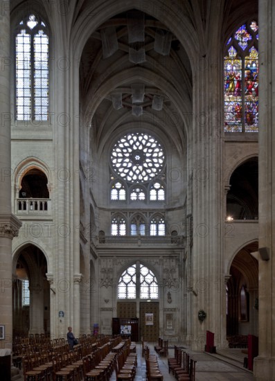 Senlis, Cathedral Notre-Dame, view from the south into the northern transept arm, St., Saint, Saint