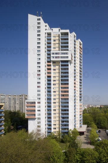 31-storey residential tower block by Walter Gropius, south side