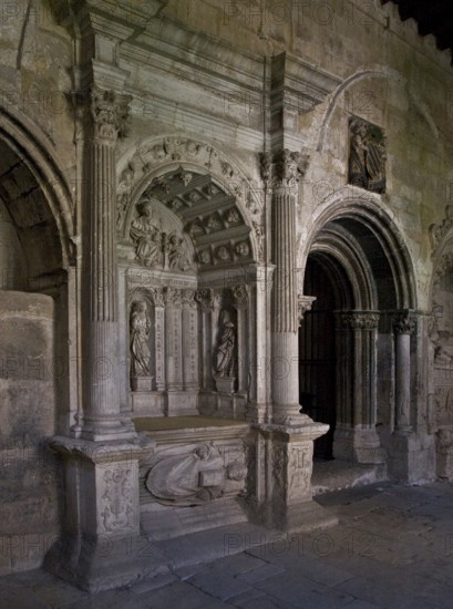 East wing cloister, mural tomb and portal to the Capilla Santa Barbara, St., St., Saint