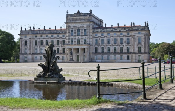 Courtyard side from the south, built in 1772-76 by Johann Joachim bush, sculptural decoration by