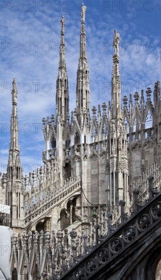 Roof zone in the area of the transept with wimpergen buttresses and 19th century branch, St.,