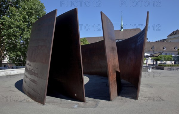 Metal object INTERSECTION 1992 by Richard Serra
