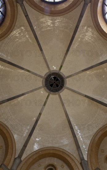 Central bathhouse around 1900, domed hall inside, vaulted ceiling