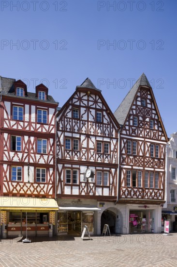 Trier, Hauptmarkt 22-23, Simeonstraße 37, half-timbered houses from around 1600