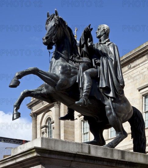 Bronze memorial by John Steel in front of the Register House