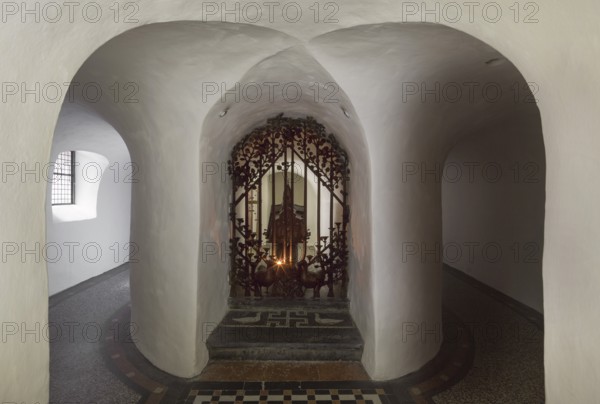 Ring crypt with tomb of St Liudger, view from the east