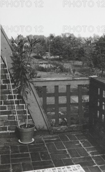 Steinert House, built in 1929 by Hans Poelzig, photo taken in front of 1961, balcony with view of