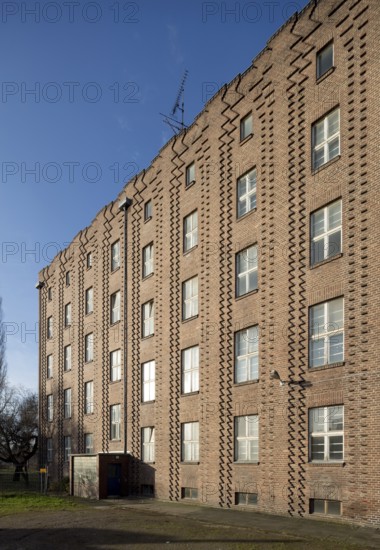 Hanover-Vinnhorst, administration building of the company Gebrüder Mayer
