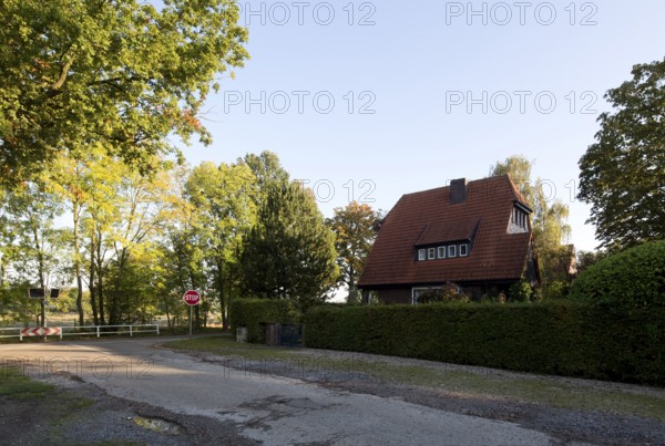 View of the Hülser Bruch nature reserve, on the right House Lethen (Hökendyk 81), built around 1933